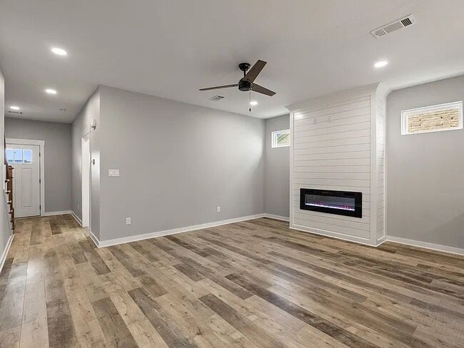 Building Photo - 1725 Rohan Cir