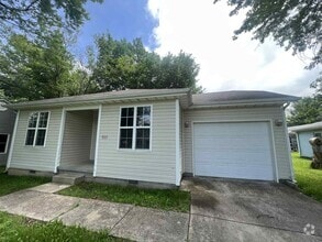 Building Photo - COMING SOON: CUTE 2 BEDROOM / 1 BATHROOM H...