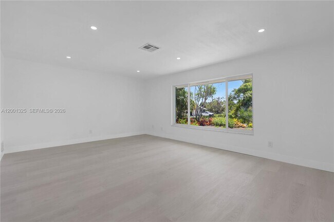 Building Photo - 9125 SE Karin St