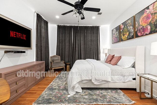 Building Photo - 110 E Craig Pl