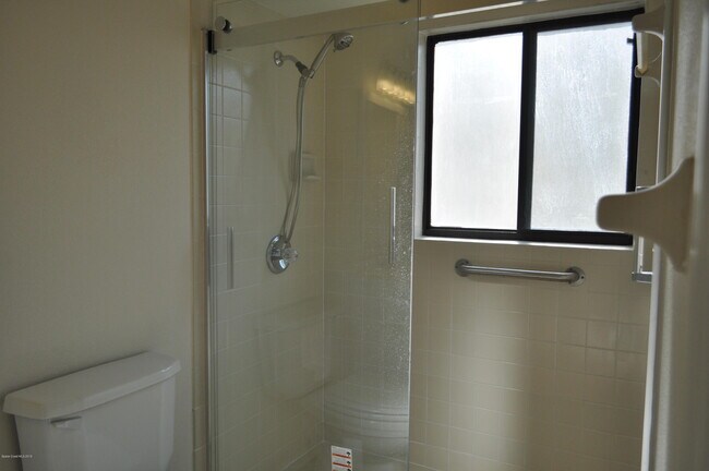 Building Photo - 165 Seawind Dr