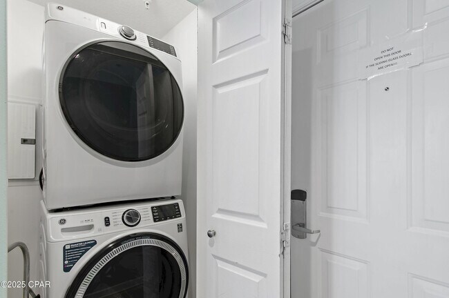 Building Photo - 17545 Front Beach Rd