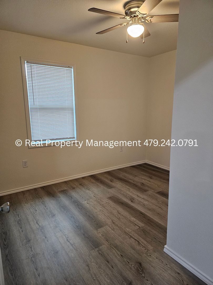 Building Photo - 407 Hemlock St