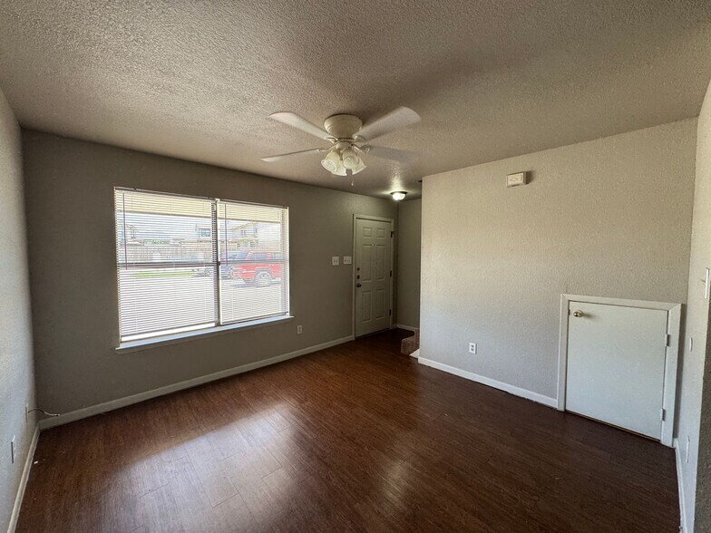 Building Photo - 1210 Monroe Loop