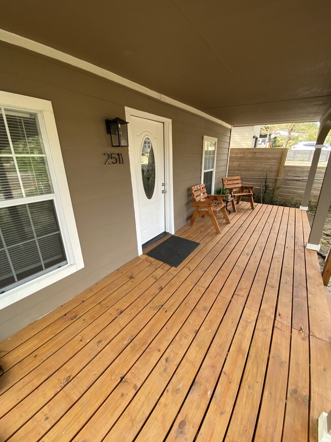 Building Photo - 2511 E 9th St