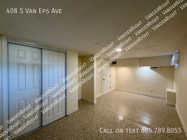 Building Photo - 408 S Van Eps Ave
