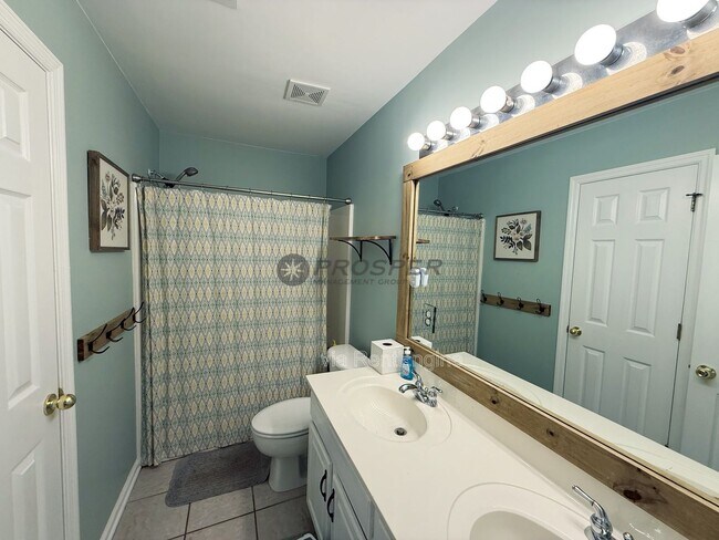 Building Photo - 833 Paran Oaks Dr