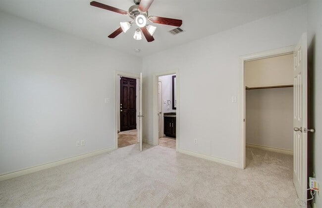 Building Photo - 1414 Sabine St