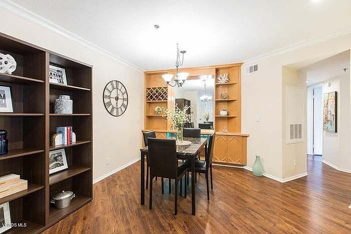 Building Photo - 653 Oak Run Trl