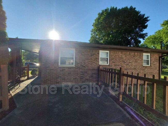 Building Photo - 3877 E Beulah Ave