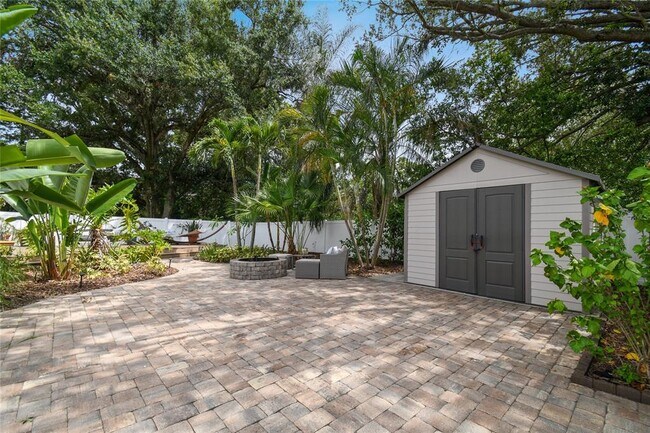 Building Photo - 3304 W El Prado Blvd