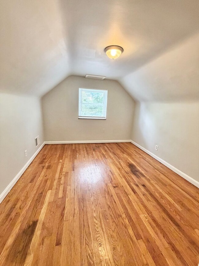 Building Photo - Nice 3 Bed/1 Bath Brick House for Rent in Mount Healthy.
