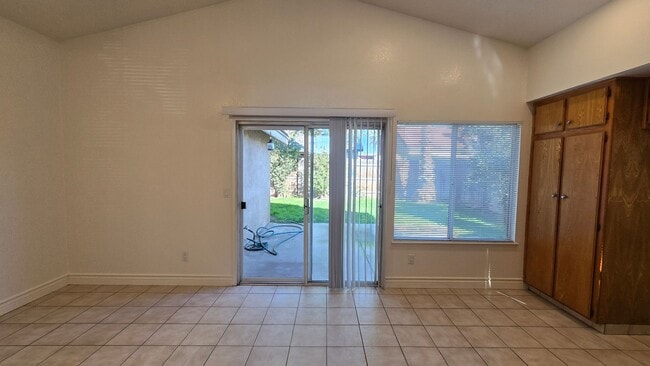 Building Photo - 7912 Rushing River Ct