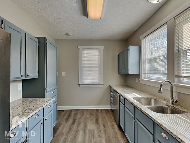 Building Photo - 96 N Center St