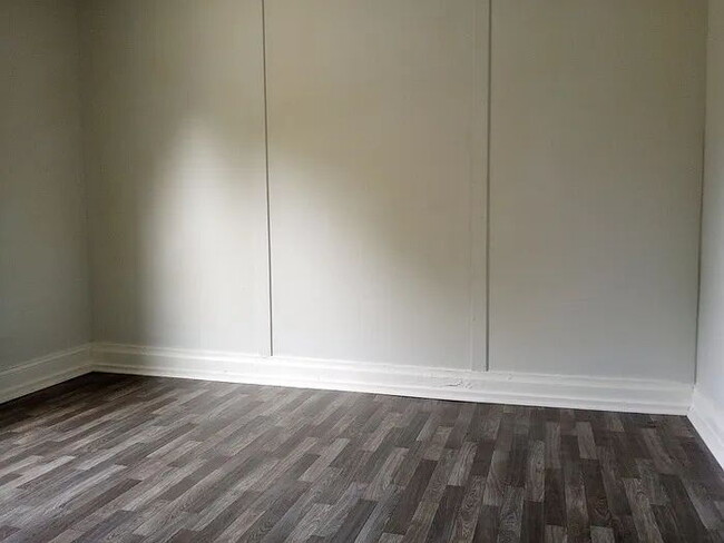 Building Photo - 98 Camp Cir