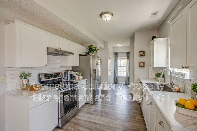 Building Photo - 1903 Baslia Ct