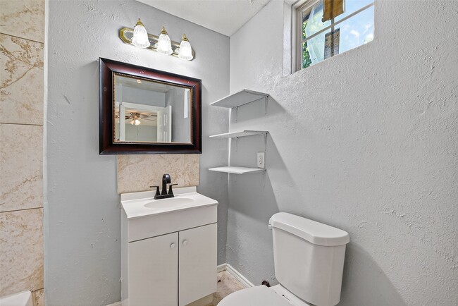 Building Photo - 3918 Tavenor Ln