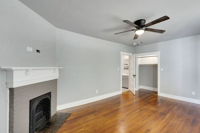 Building Photo - Renovated 2 Bedroom 2 Bath Duplex with Lar...