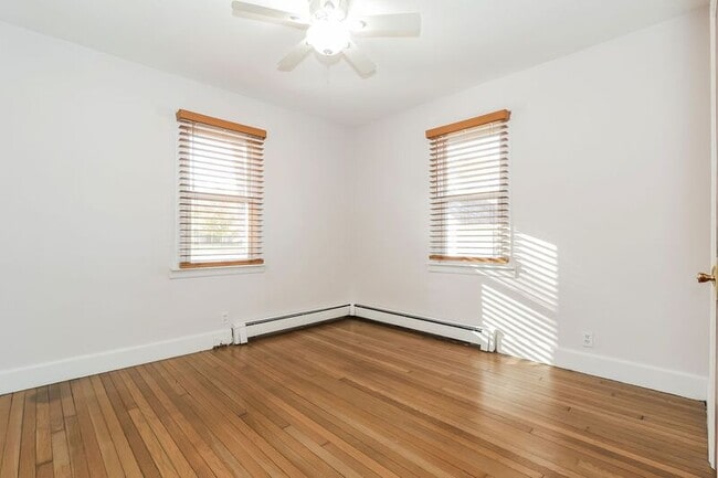 Building Photo - 525 Lonely Cottage Rd