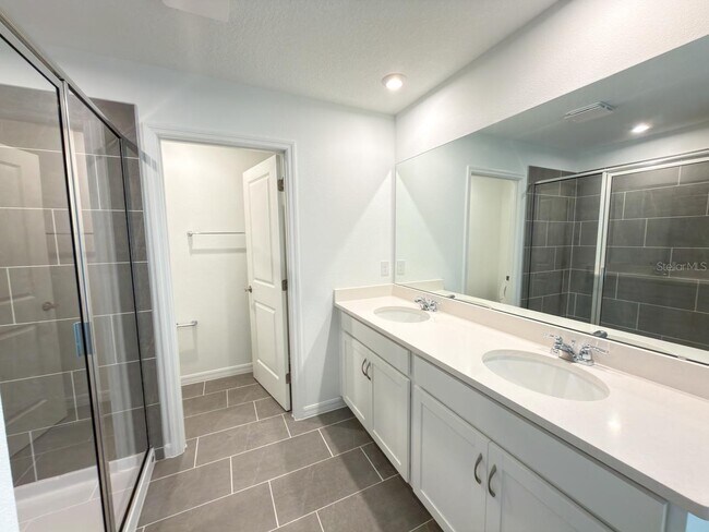 Building Photo - 1327 Normandy Dr