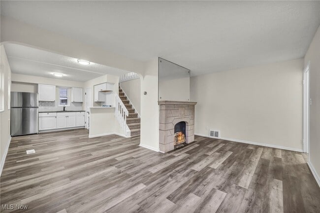 Building Photo - 766 E 232nd St