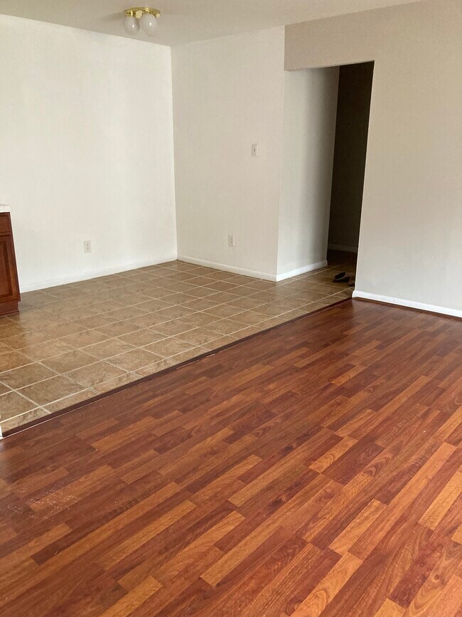 Dining room area - 730 Ohio Pike