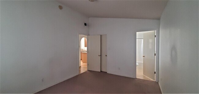 Building Photo - 3400 Tierra Cromo Rd