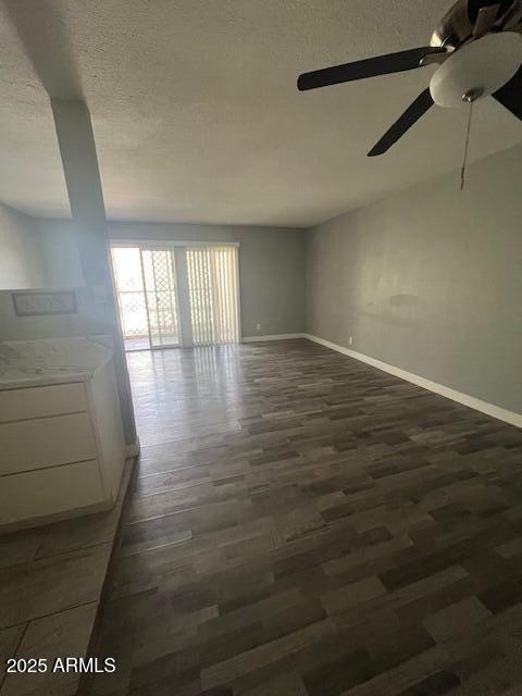 Building Photo - 2121 W Royal Palm Rd