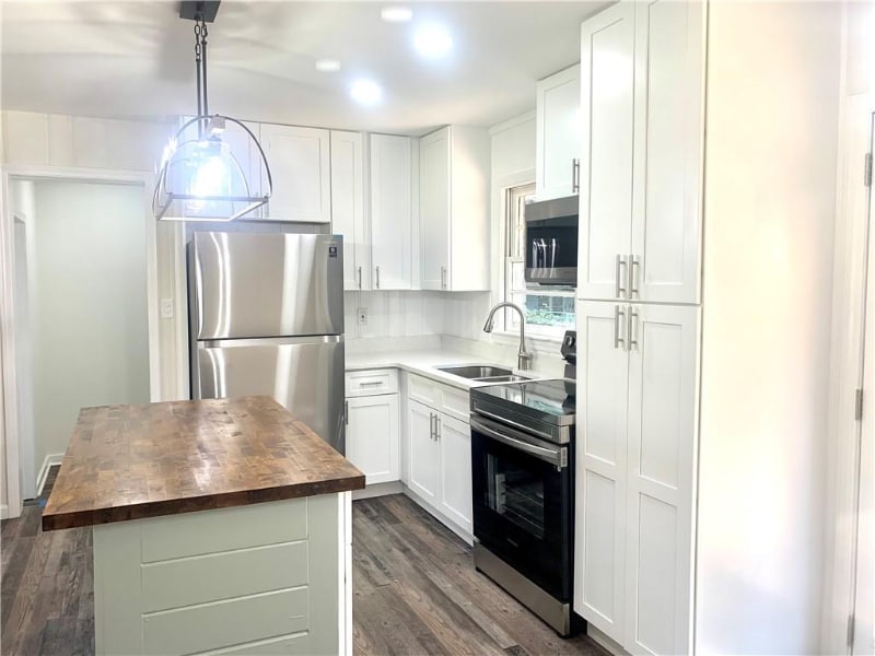 Building Photo - 1760 Fairview Cir