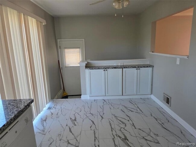 Building Photo - 20059 Washington St