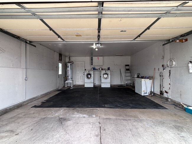 Building Photo - Spacious 4BR Single-Story with Pool, RV Parking & Large Lot Near Shopping & Dining