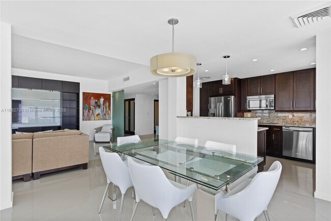 Building Photo - 9100 W Bay Harbor Dr
