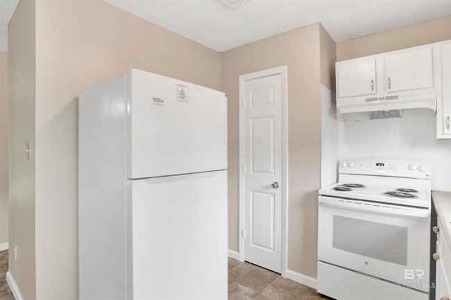 Building Photo - 6429 Schoel Ln