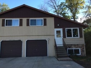 Building Photo - 2 Bedroom Duplex