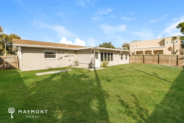 Building Photo - 1023 San Pedro Dr