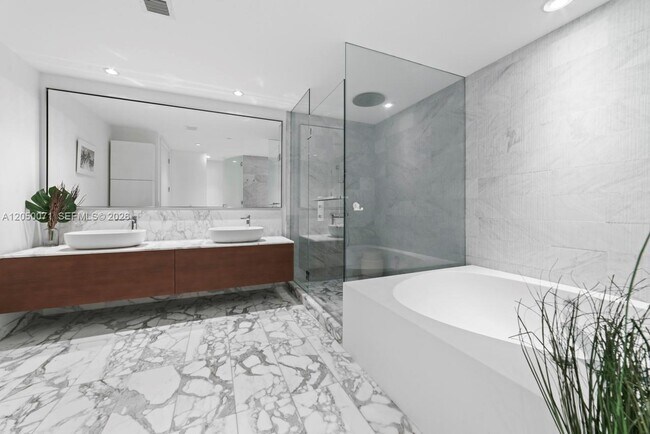 Building Photo - 10203 Collins Ave