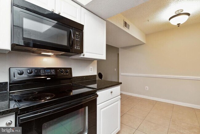 Building Photo - 9260 Niki Pl