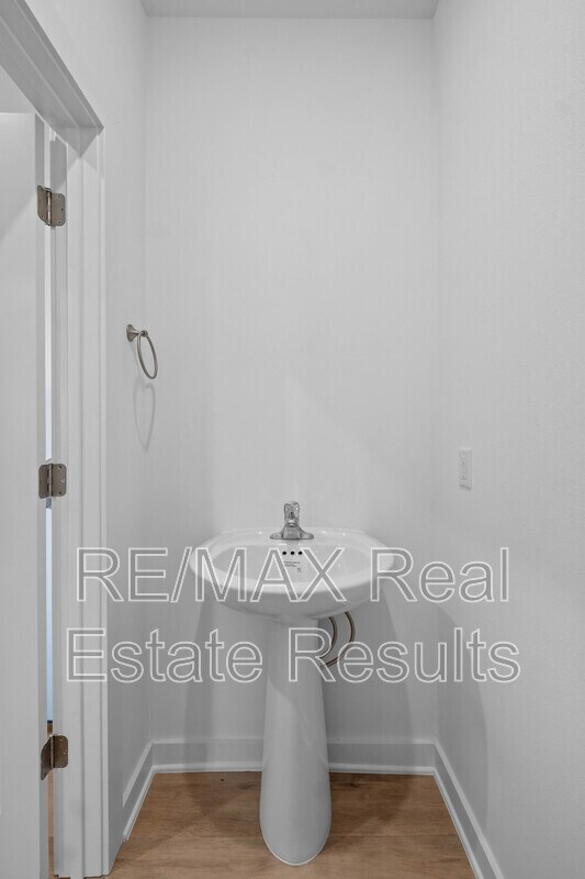 Building Photo - 4670 W Aurora St