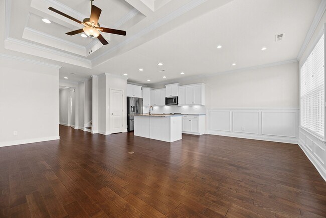 Building Photo - MAINTENANCE FREE, LUXURY TOWNHOME IN FARRA...