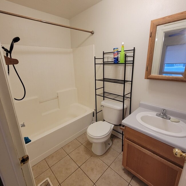 Building Photo - Charming Duplex in Cedar City