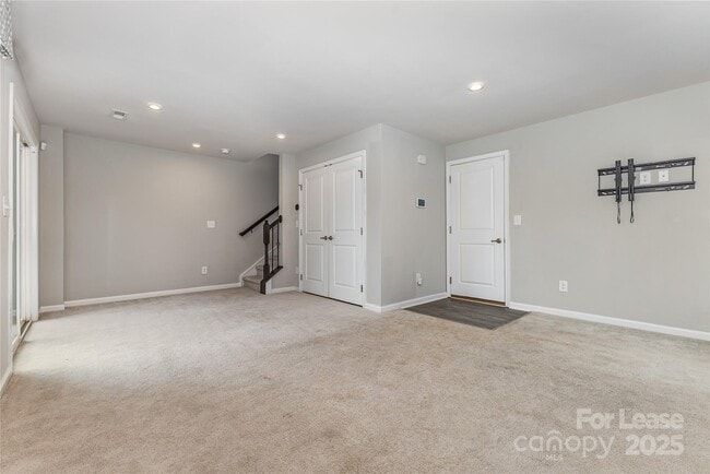 Building Photo - 2523 Grantham Place Dr