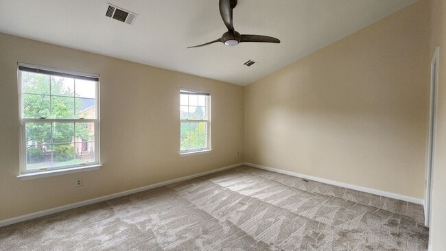 Building Photo - Kingstowne Townhome with Deck and Fenced Yard