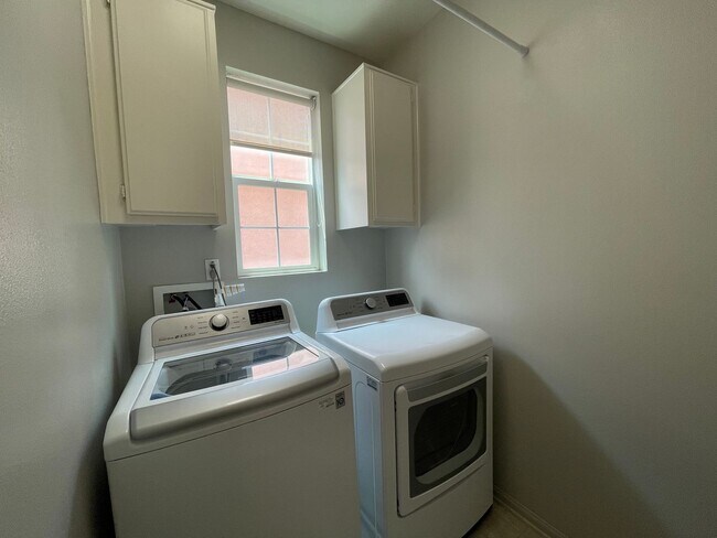 Building Photo - Spacious Chula Vista Home | 2 Car Garage | Pools, Gym & Tennis Courts