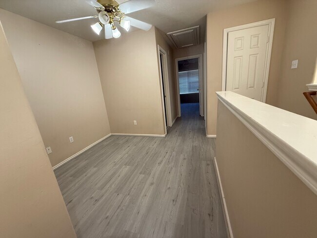 Building Photo - 43 Blue Creek Pl