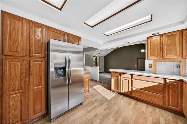 Building Photo - Spacious 4-Bedroom Home Minutes from Downt...