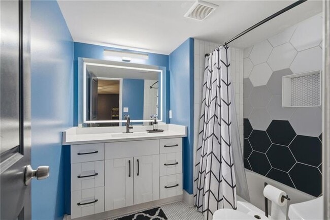 Building Photo - 160 Vanira Ave SE