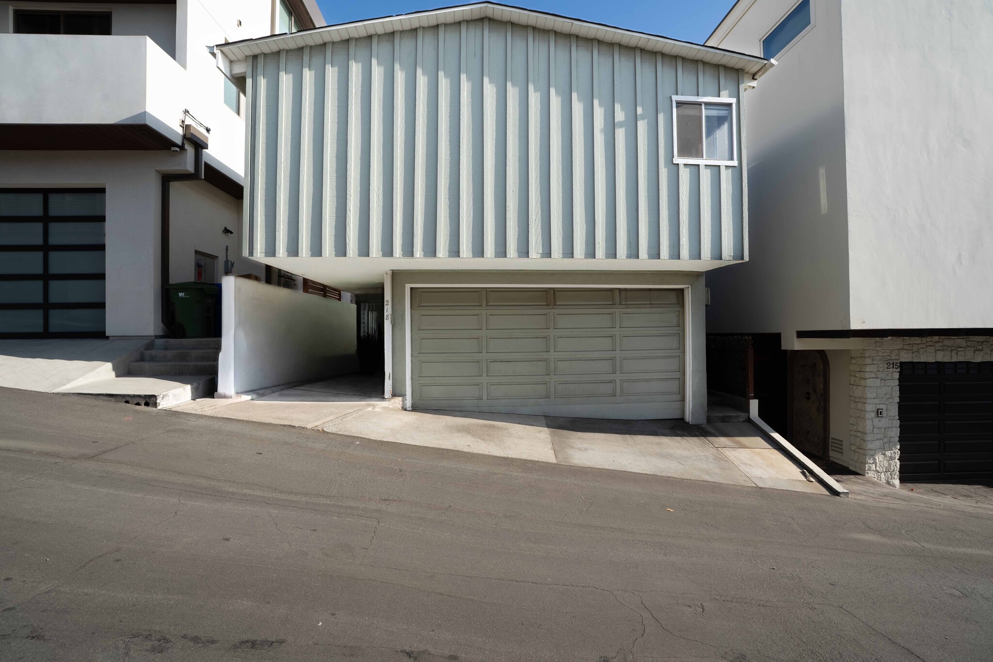 Building Photo - 218 19th Pl