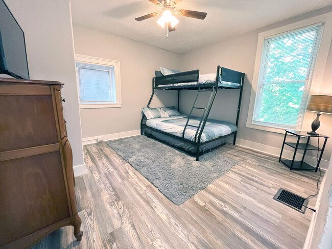 Building Photo - 3923 Bluestone Rd