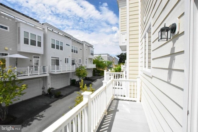 Building Photo - 11675 Leesborough Cir