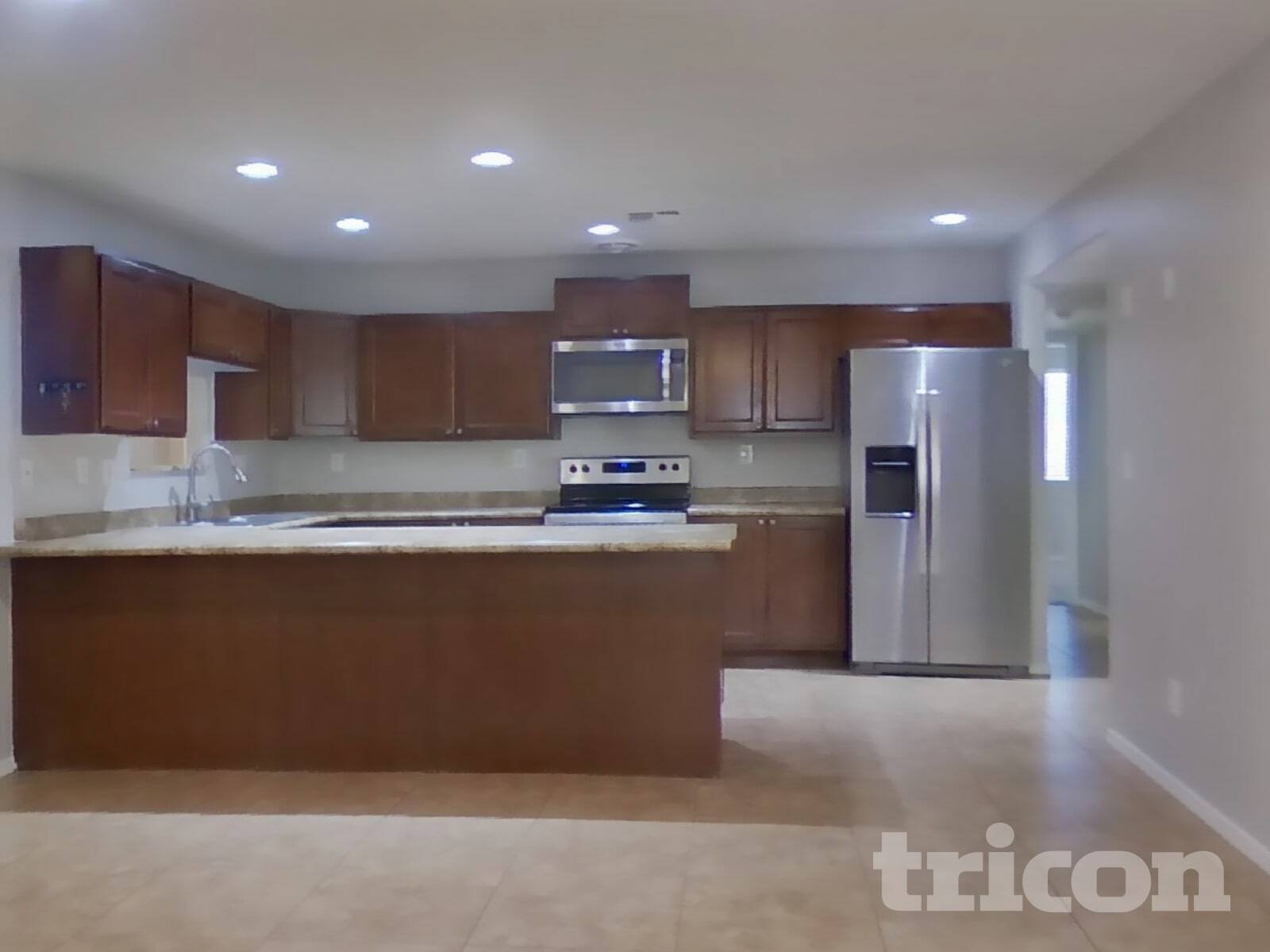 Building Photo - 1005 S Solomon